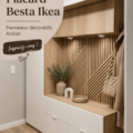 Un salon aménagé avec des meubles Besta d'Ikea, alliant fonctionnalité et design moderne.