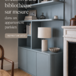 Bibliothèque sur mesure dans un appartement parisien, alliant style et fonctionnalité.