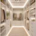 Dressing moderne blanc en U agencé avec des espaces de rangement optimisés.