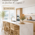 Cuisine moderne avec un îlot central en bois et un bar assorti.