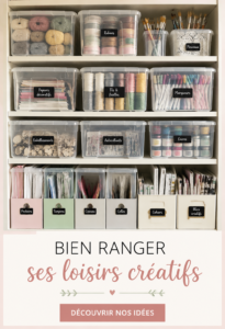 Un espace de créativité bien rangé avec des fournitures organisées